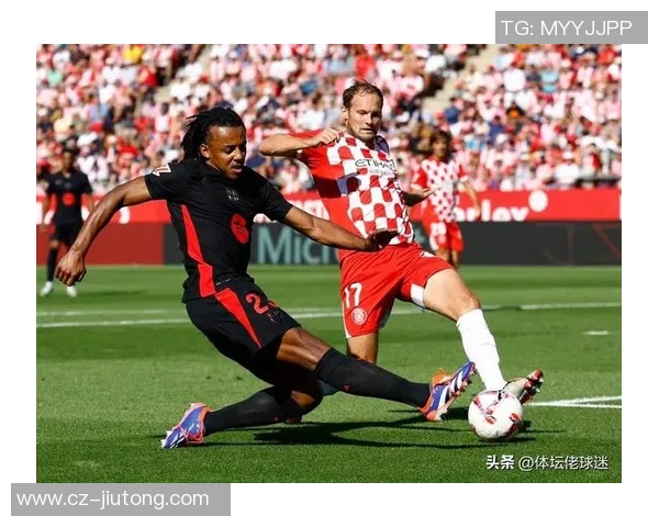 足球明星塌房事件曝光引发热议网友热议其私生活与职业形象的巨大反差