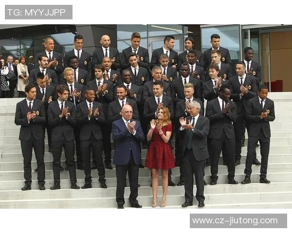 西装暴徒足球明星背后的故事与传奇人生揭秘 西装暴徒足球明星背后的故事与传奇人生揭秘