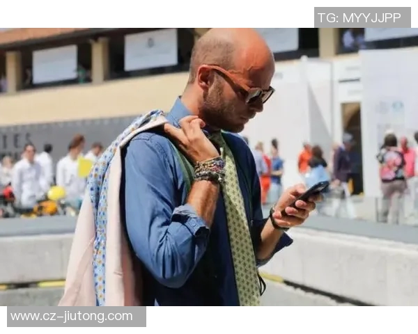 足球明星魅力无限西装造型全身展示引领时尚潮流